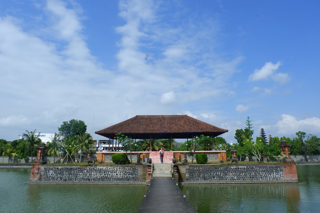 Pura Taman Mayura di Kota Mataram